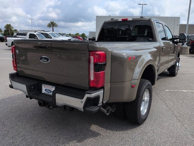 2026 Ford Super Duty F-350 DRW LARIAT