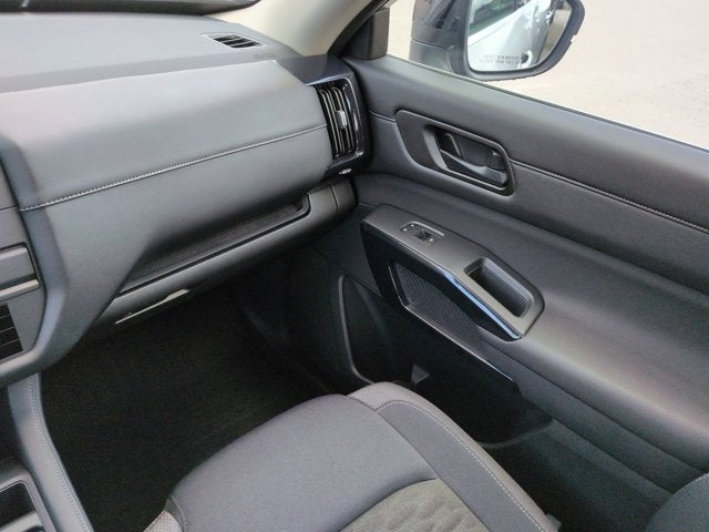 2025 Nissan Pathfinder S