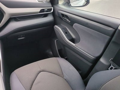 2022 Toyota Highlander LE