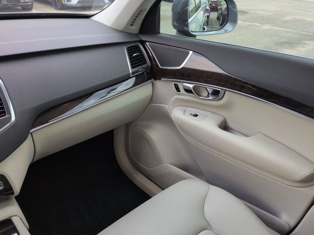 2019 Volvo XC90 Momentum