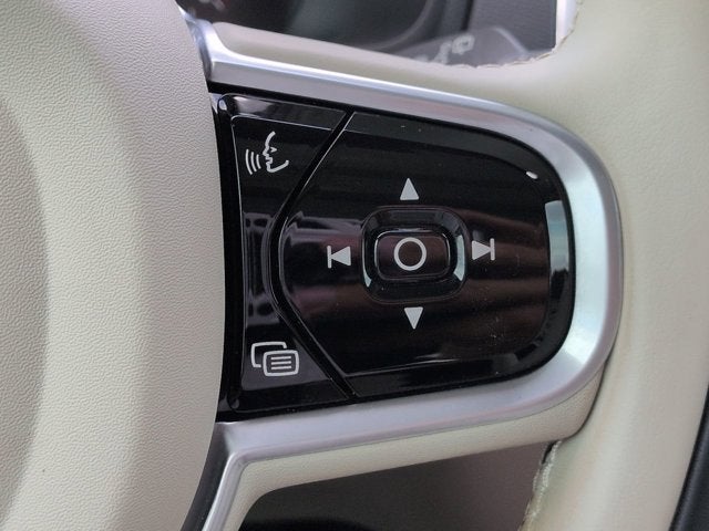 2019 Volvo XC90 Momentum